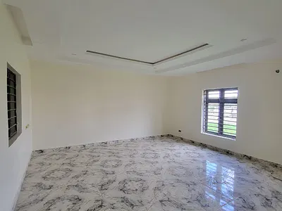Luxury, Spacious 5 Bedroom Terrace