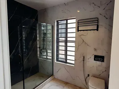 4 Bedrooms Semi Detached