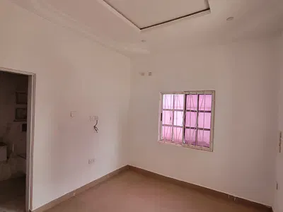 Spacious Well Maintained 3 Bedroom Apartment