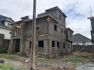 4 Bedroom Duplex with Paint House