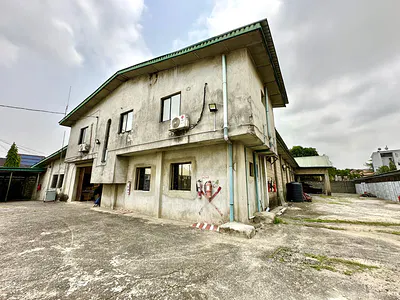A Warehouse on a 4 Plots of Land