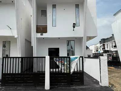 Newly Built 3 Bedroom Fully Detached Duplex