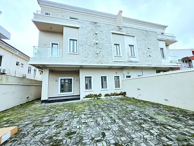 Massive Well Maintained 5 Bedroom Semi-Detached Duplex