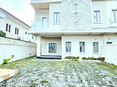 Massive Well Maintained 5 Bedroom Semi-Detached Duplex