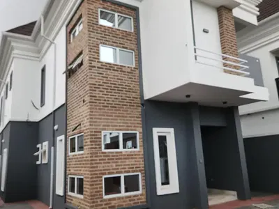 Exquisitely Built 5 Bedroom Fully Detached Duplex