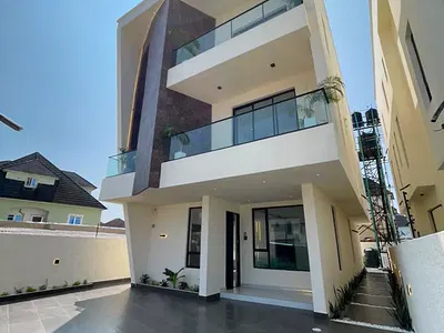 Luxury 5-Bedroom Detached Duplex with Excellent Facility