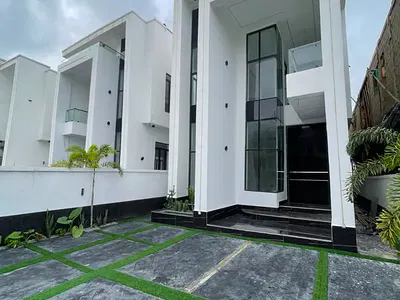 Luxury 5-Bedroom Detached Duplex with Excellent Facility