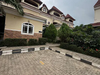 Luxury 4 Bedroom Duplex