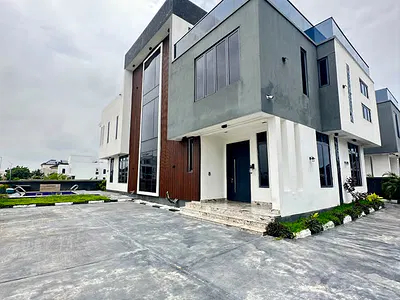 Luxury 5 Bedroom Fully Detached Duplex with Cinema and Swimming Pool
