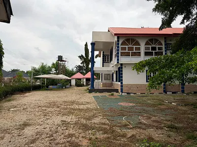 5 Bedroom Detached Duplex with 2 Unit of 2 Bedroom Guest Chalet