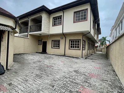 Very Spacious 5 Bedroom Duplex