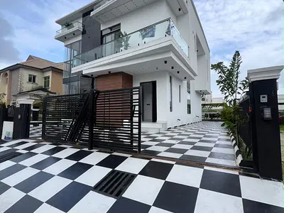 Luxury 5 Bedroom Duplex
