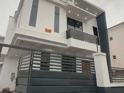 Stunning 5 Bedroom Fully Detached Duplex