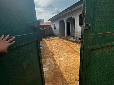 3 Bedroom Bungalow Plus 3 Shops