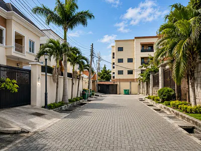 Spacious 5 Bedroom Fully Detached House with Inbuilt Service Quarters