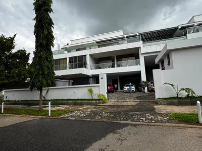 Luxury 4-Bedroom Semi-Detached Duplex with BQ