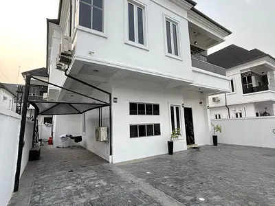 5 Bedroom Detached Property