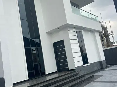 Beautiful 5 Bedroom Duplex