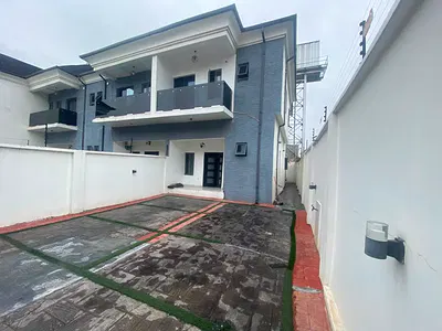 Spacious 3 Bedroom Detached Duplex