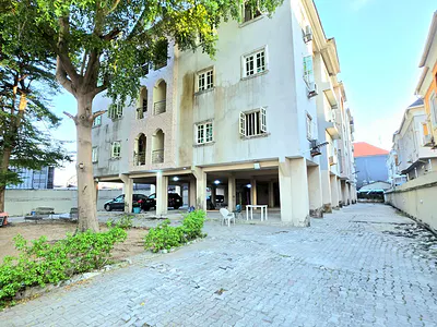 Well Maintained 3 Bedroom Apartment