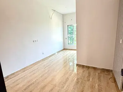Upstairs Studio Apartment with Private Kitchen.