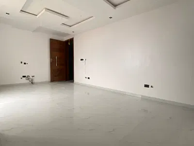 5 Bedroom Fully Detached with Swimming Pool