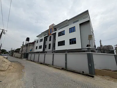Beautiful and Specious 3 Bedroom Flat with Elevator