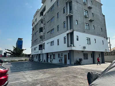 Beautiful 3 Bedroom Apartment with a BQ