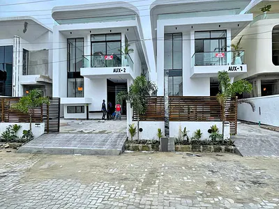 5 Bedroom Detached Duplex