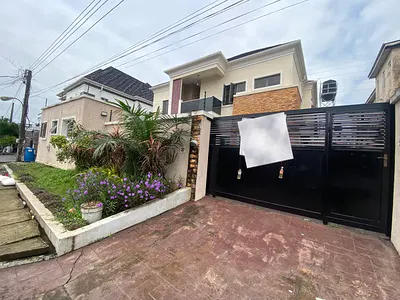 Luxury Spacious 4bedroom Detached Duplex for with a BQ