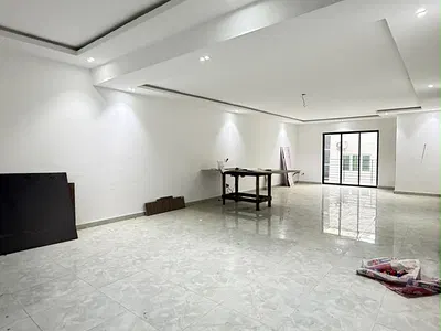 Spacious 3 Bedroom Apartment with Elevator, Gym & Residents' Lounge --