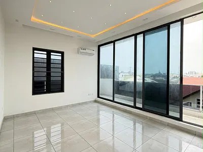 Spacious 3 Bedroom Apartment Iwith Elevator