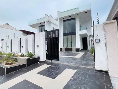 Luxury 5 Bedroom Fully Detached Duplex