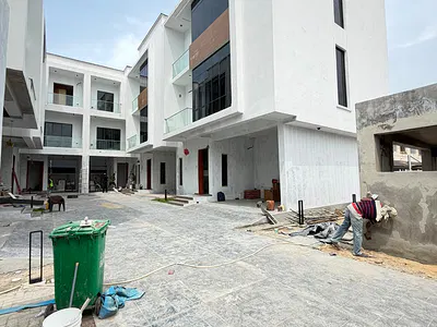 Beautiful 4 Bedroom Terraced Duplex with Swimming Pool & BQ in a Mini