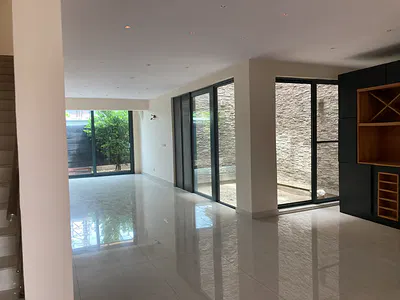 5-Bedroom Terraced Duplex with BQ