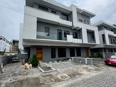Exquisite 5 Bedroom Semi-Detached Duplex