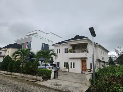 Exquisite 4 Bedroom Detached Duplex