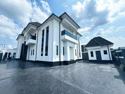 Very Luxurious 5 Bedroom Duplex