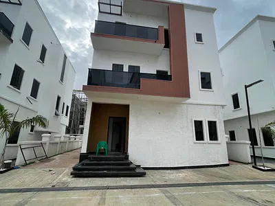 Luxury Detached 5 Bedrooms Duplex with BQ