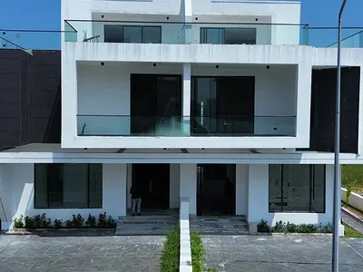 Luxurious 5 Bedroom Semi-Detached Duplex with 2 BQS