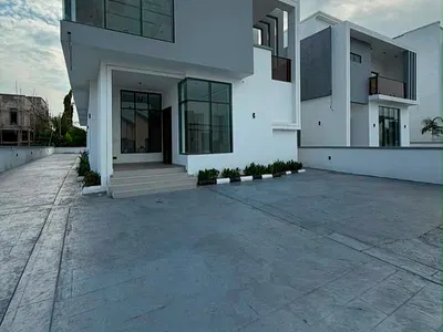 Luxury 5 Bedroom Fully Detached