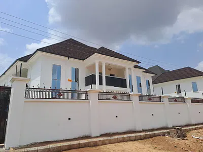 Exclusive 6 Bedroom Duplex with Security House