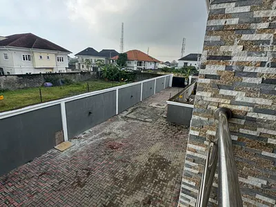 Luxury 3bed in a Secured Est with Good Light &water