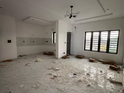 Lovely 2 Bedroom Apartment with a Pool and an Elevator