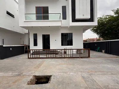 Stunning 5 Bedroom Detached Duplex with a BQ