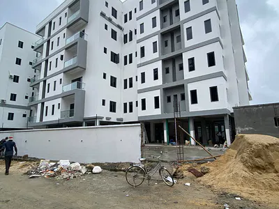 Gorgeous 2 Bedroom Apartment with a Pool and an Elevator
