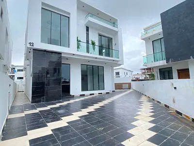 A Stunning 4 Bedroom Fully Detached Duplex with BQ & Pool