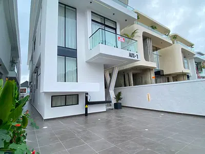 Luxury 5 Bedroom Fully Detached Duplex with BQ, Pool, Private Salon