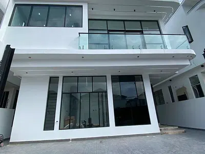 A Breath Taking 4 Bedroom Fully Detached Duplex with BQ
