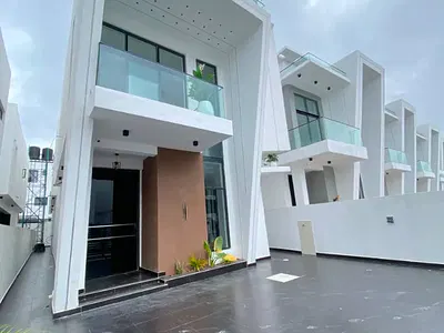 An Amazing 5 Bedroom Fully Detached Duplex with BQ - Pool